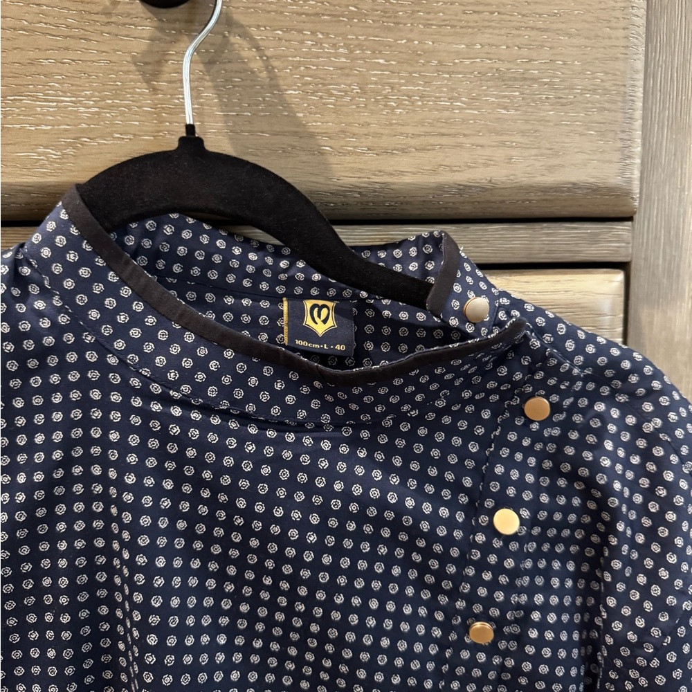 Manyavar brand - Elegant Navy Men's Kurta with Gold Buttons - Picture 2 of 3